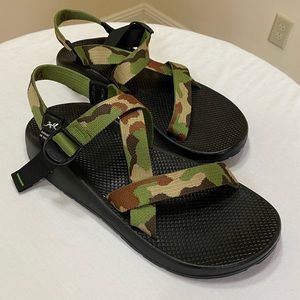 Chacho men’s Z-1 custom-made camo sandals, size 12